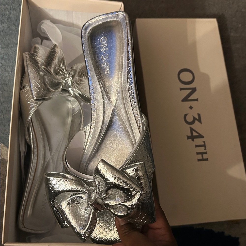 ON-34TH Silver Bow Flats